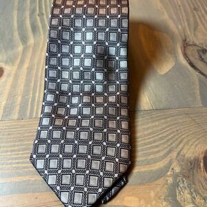 Crestview Men's Silk Tie Geometric Pattern Hand Made Silver Gray